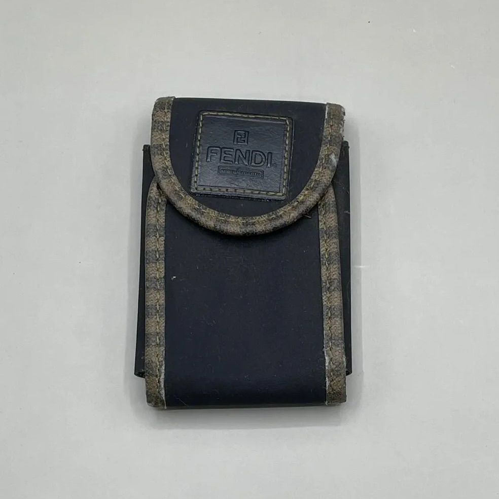 良品 FENDI フェンディ シガレットケース 小物入れ ペカン柄 黒