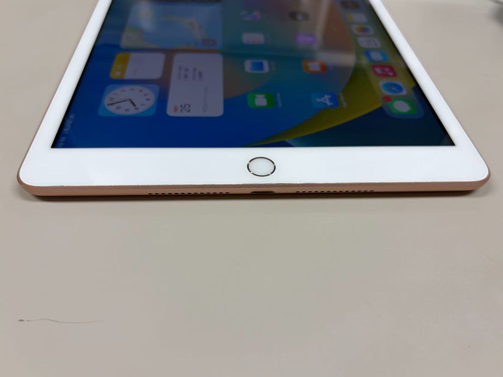 電池77% SIMフリーiPad (第7世代) 32GB ゴールド - メルカリ