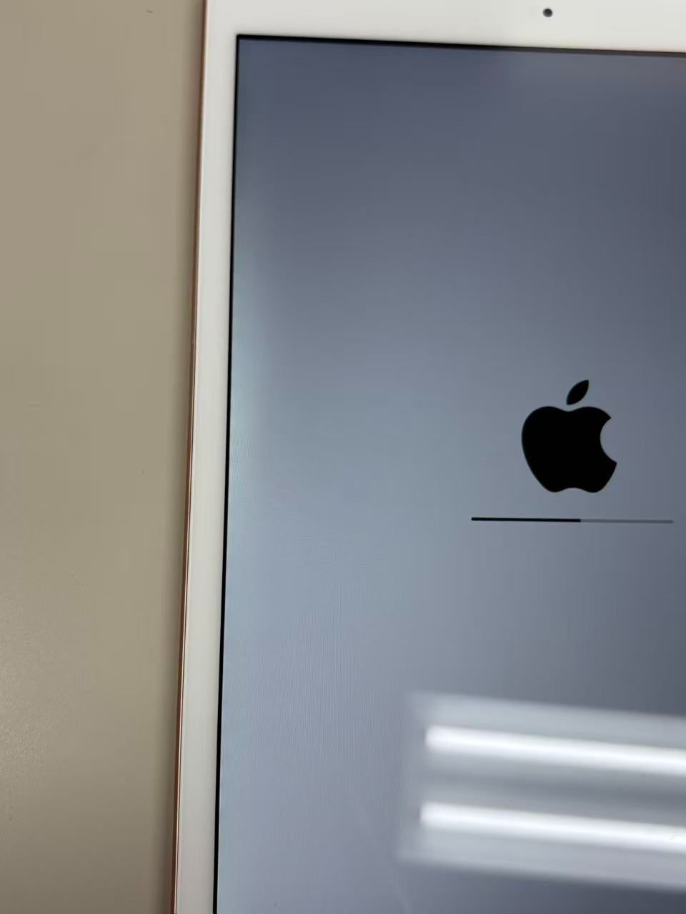 電池77% SIMフリーiPad (第7世代) 32GB ゴールド - メルカリ