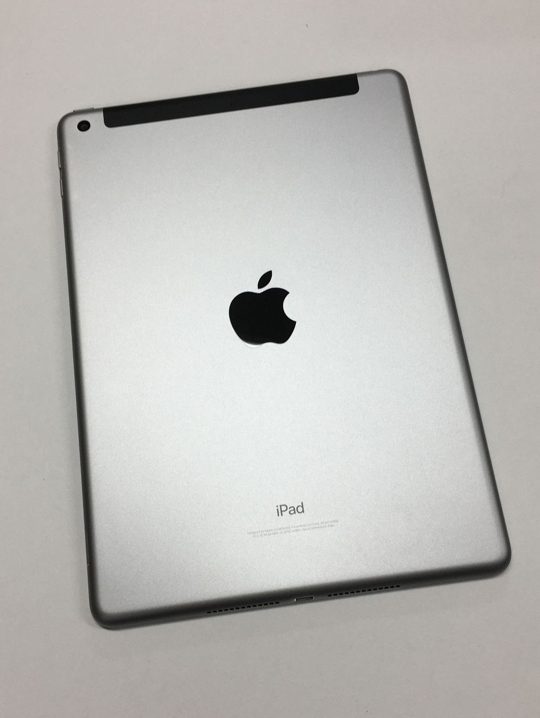 超美品 SIMフリー Apple iPad 第6世代 128GB スペースグレイ【動作確認