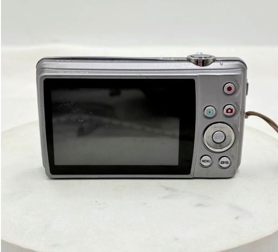 ❗️✨人気の薄型コンデジ✨❗️】CASIO EXILIM EX-Z270 シルバー 28mm