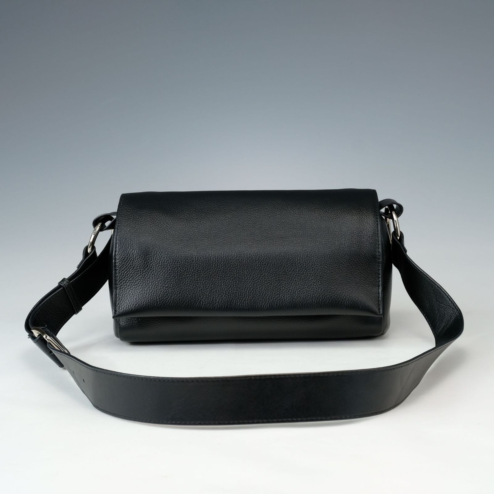 美品 】BEARDSLEY ビアズリー レザーボディバッグ ブラック シボ革