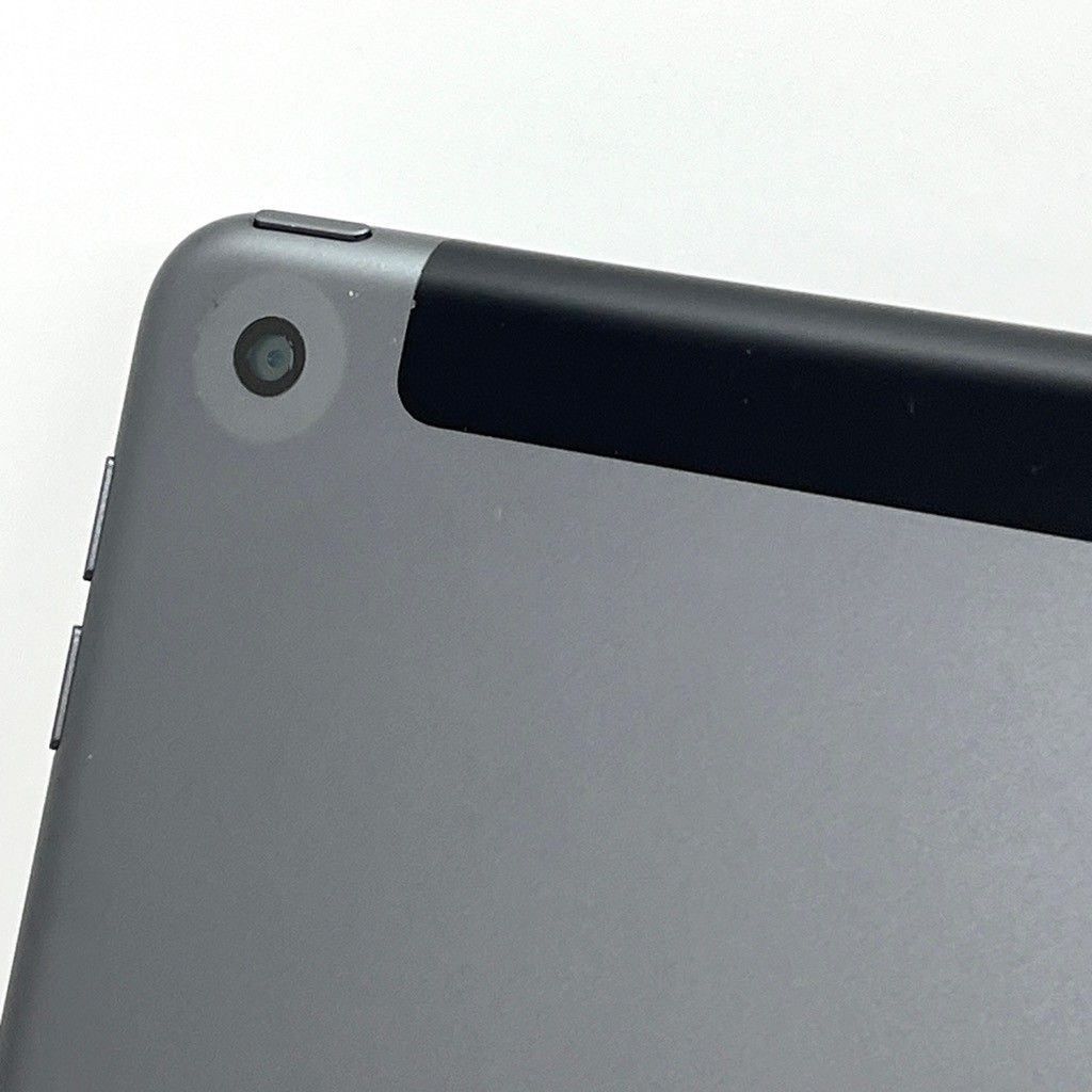 iPad (第7世代) 32GB docomo SIMフリー スペースグレー MW6A2J/A