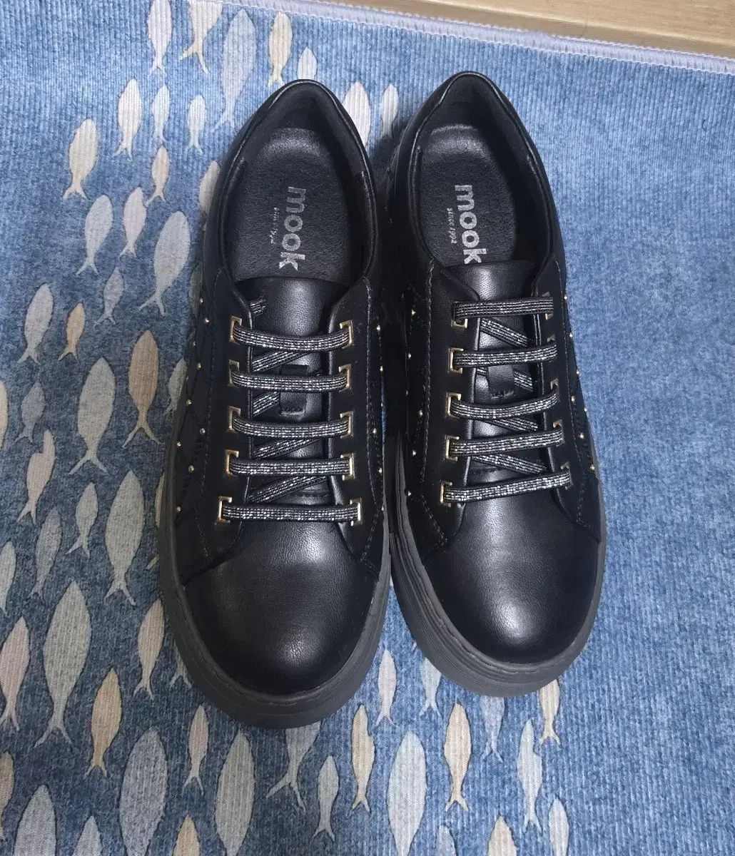 mook レディース ブラック スニーカー