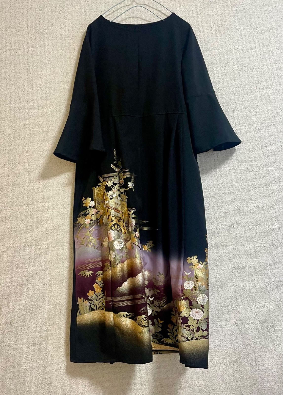 着物リメイク ワンピース黒留袖 正絹 落款 作家物 花車 - メルカリ