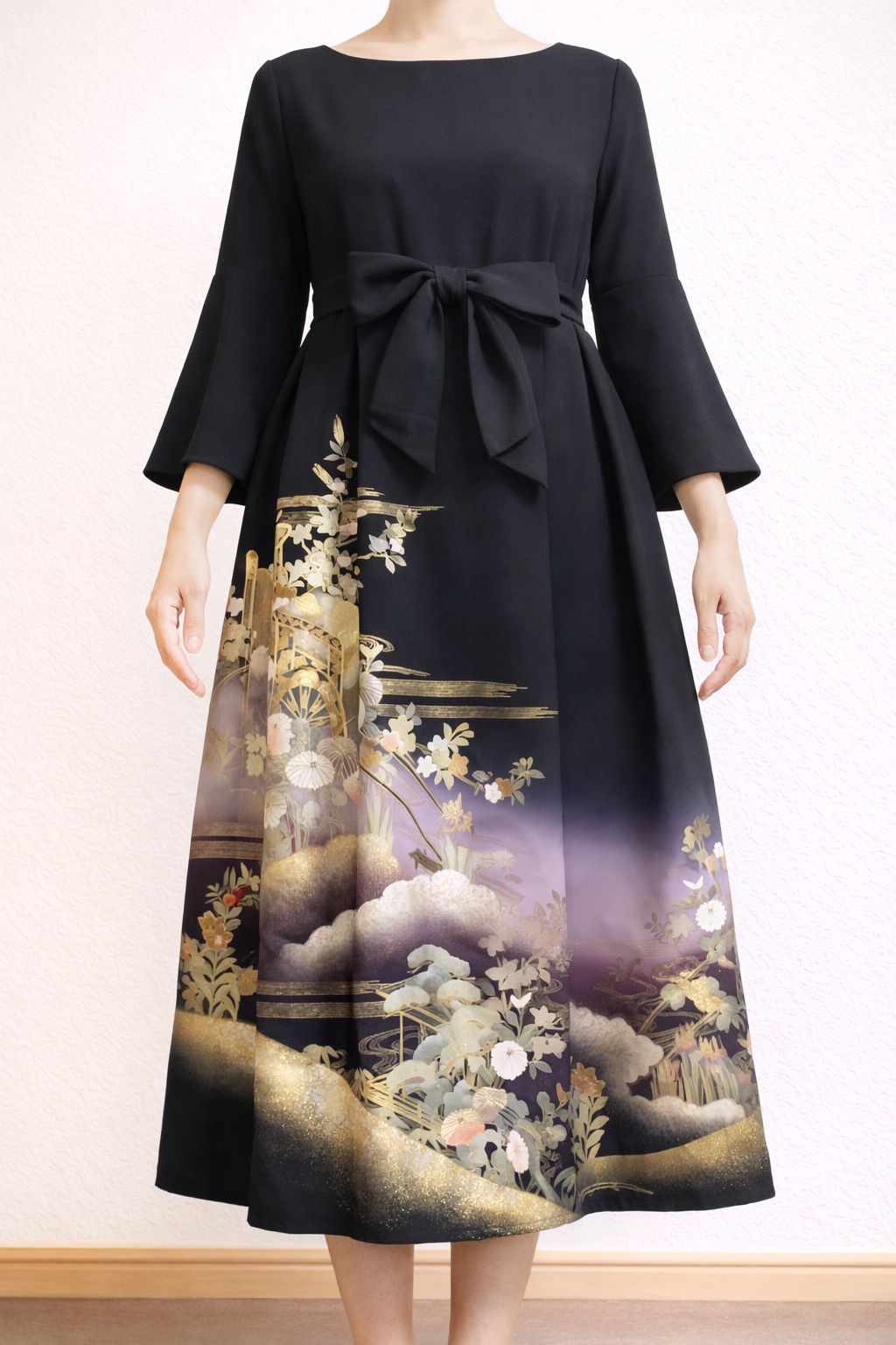 着物リメイク ワンピース黒留袖 正絹 落款 作家物 花車 - メルカリ