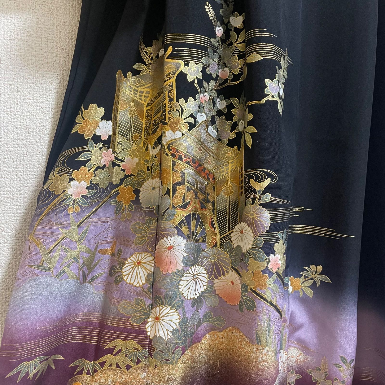着物リメイク ワンピース黒留袖 正絹 落款 作家物 花車 - メルカリ
