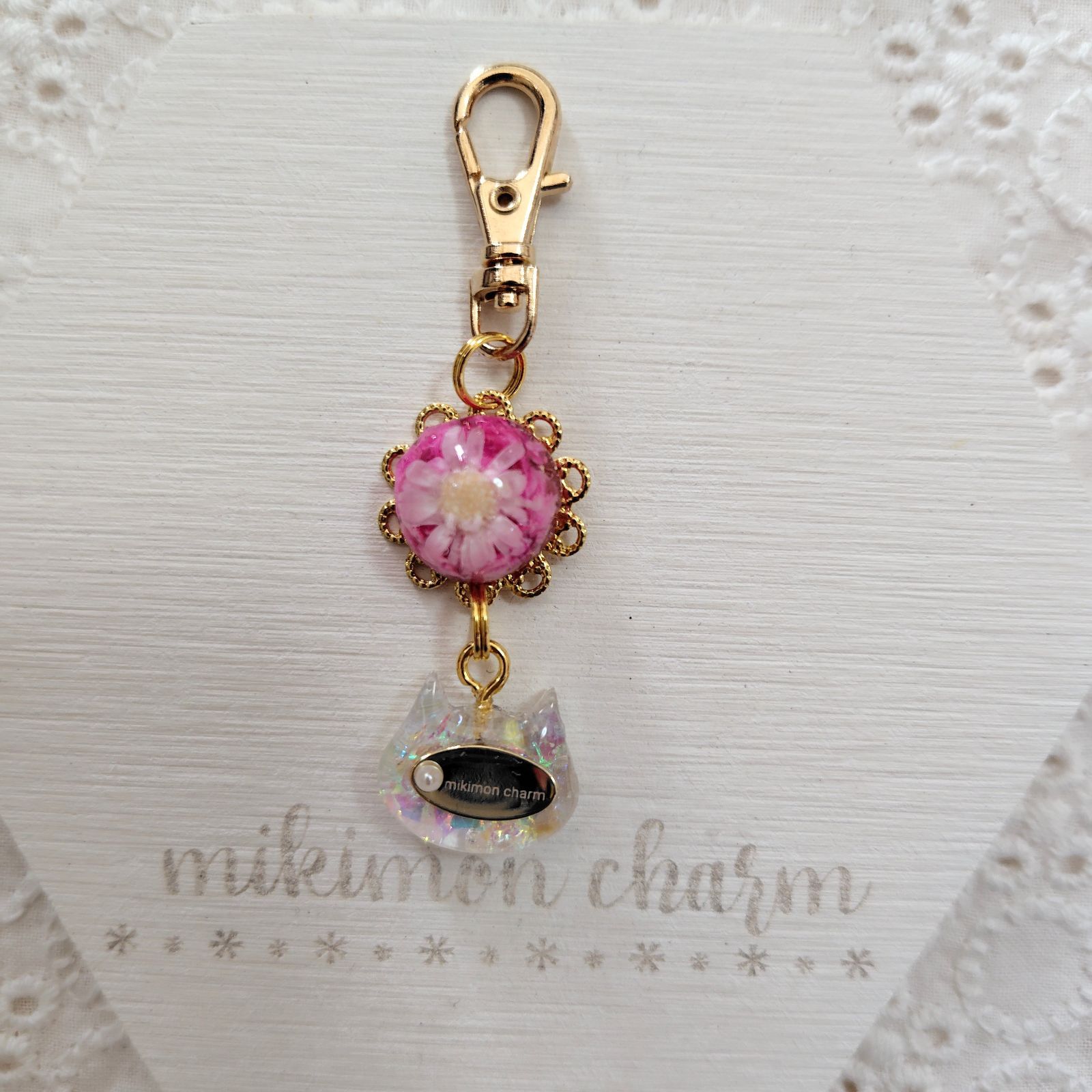 お花と猫ちゃんのミニキーホルダー ピンク ホワイト 白 キーホルダー