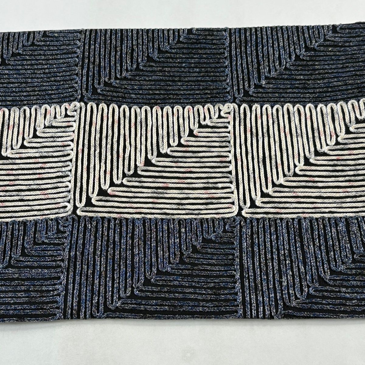 袋帯 袋帯 名品 無月 落款 幾何学 箔 黒 全通 正絹 【中古】 正絹 箔 袋帯 袋帯 名品 無月 落款 幾何学 箔 黒 全通 正絹 【中古】 正絹 箔