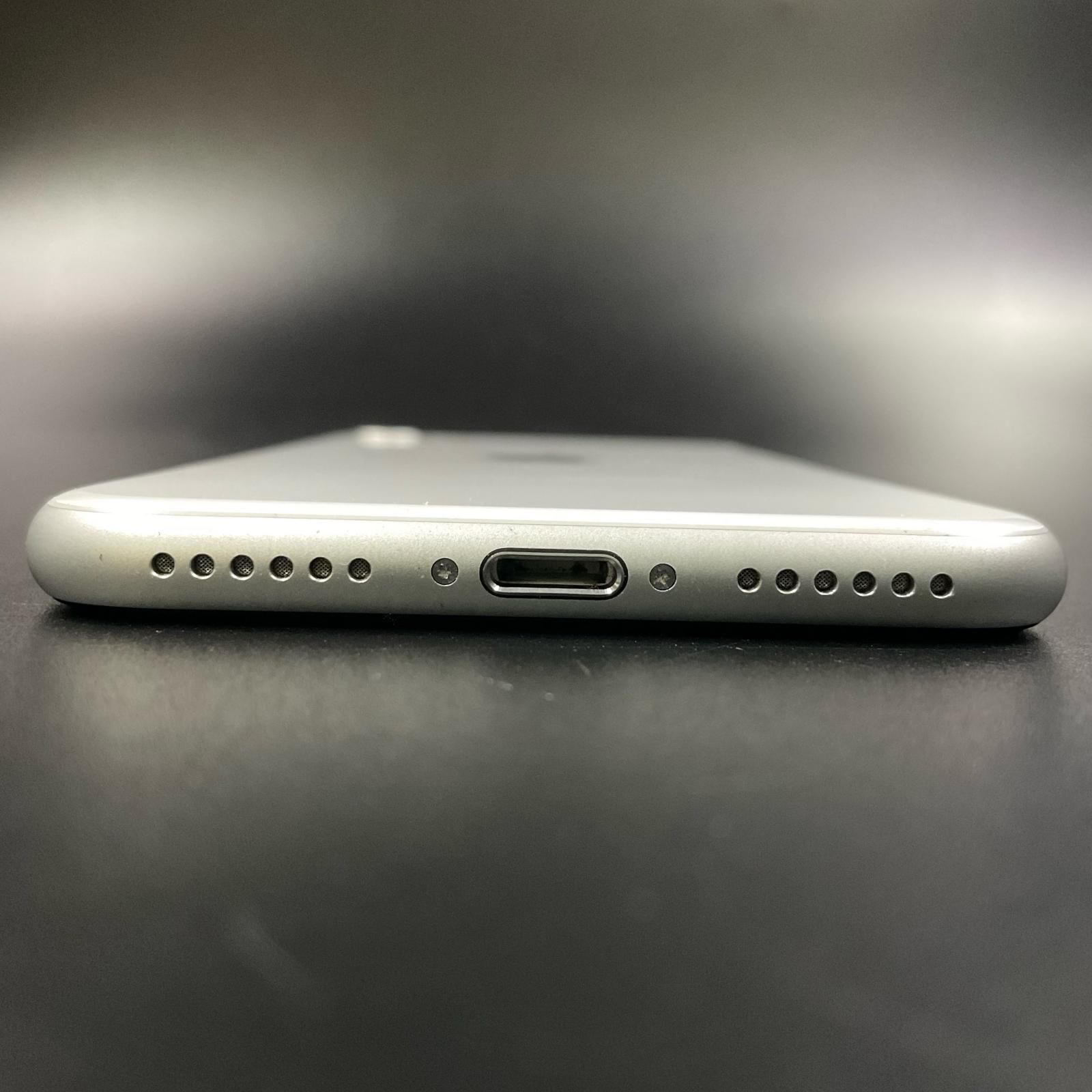 iPhone SE（第2世代） 64GB ホワイト docomo SIMフリー 白ロム 美品