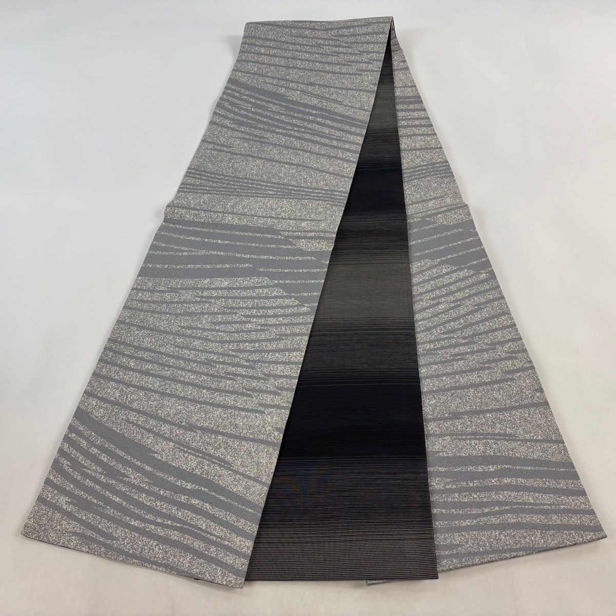 美品】 袋帯 秀品 霞 幾何学模様 銀糸 灰色 全通 正絹 【中古】 - メルカリ