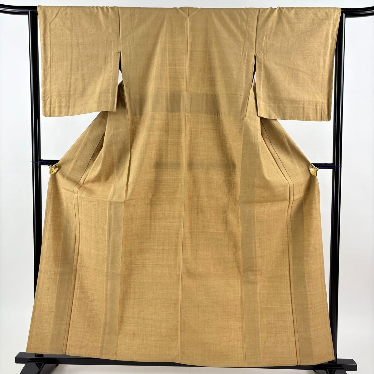 美品】 紬 身丈159cm 裄丈64cm M 単衣 草木染結城玉紬 証紙 薄黄土色