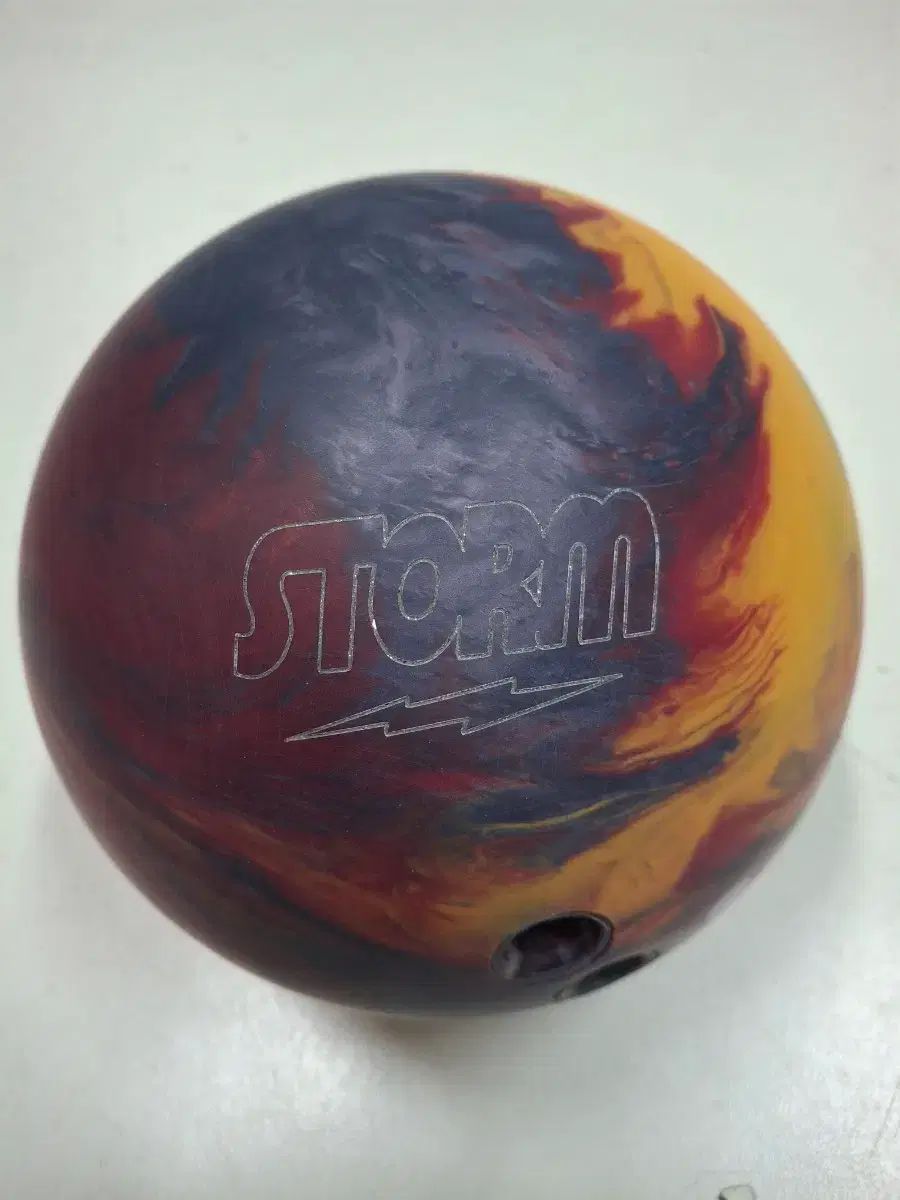 公式球-中古ボーリングボール- 15 パウンド-ストーム マーベルマックス