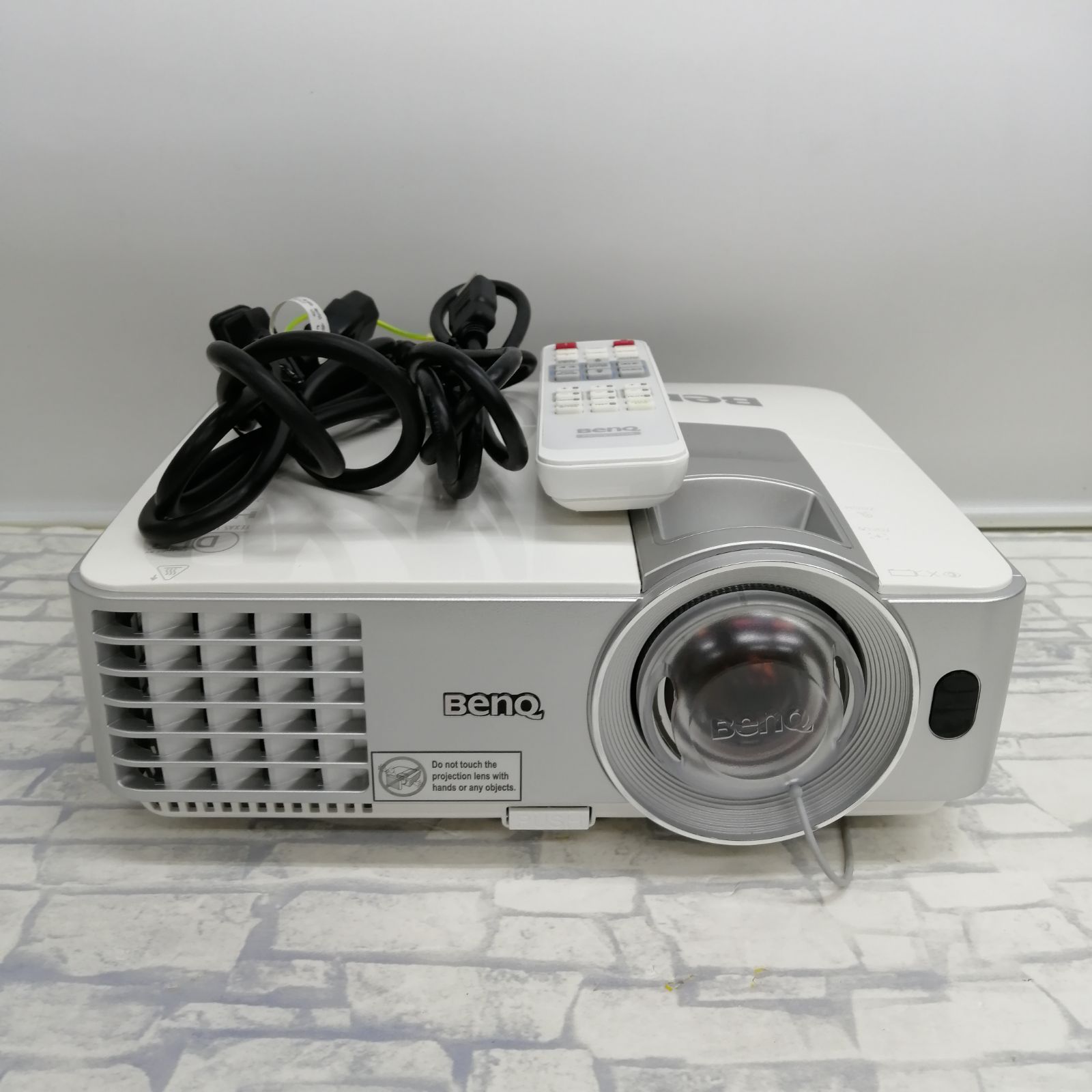 動作品】BenQ プロジェクター MW632ST M1851-hk2mr - メルカリ