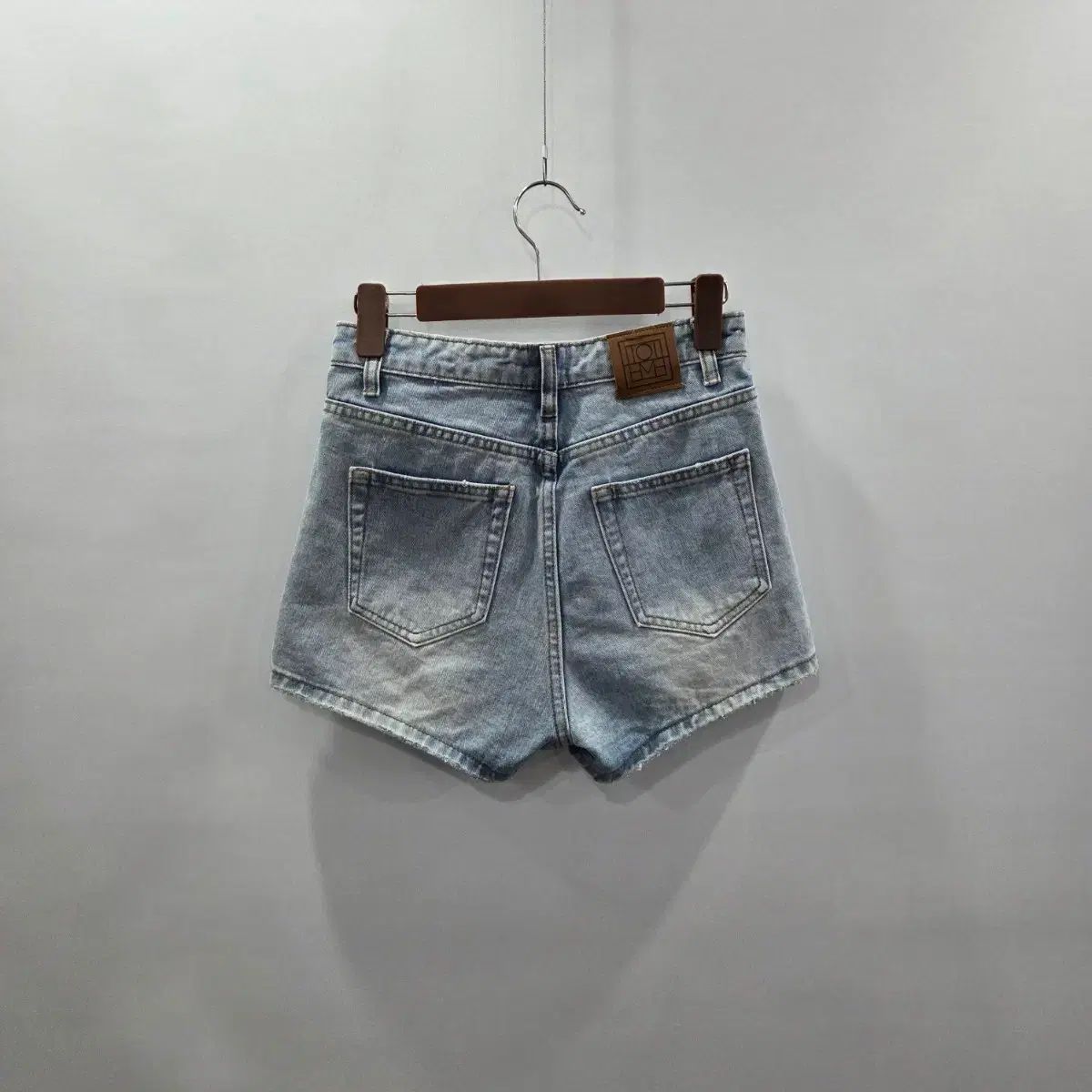 Toteme(トーテム) デニム ショートパンツ 27/30 - メルカリ