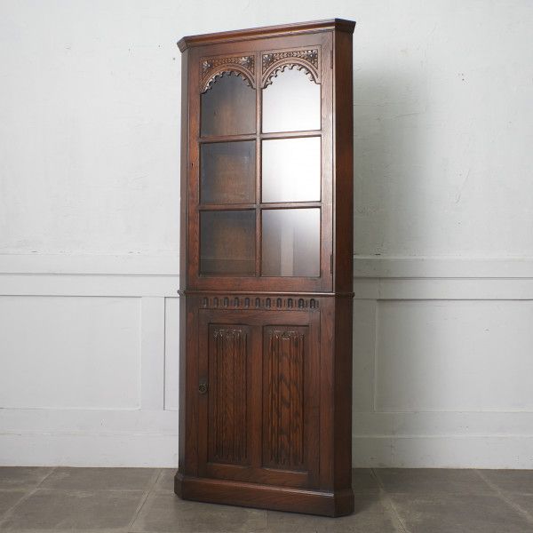 英国 クラシック コーナーキャビネット オーク 木彫刻 飾り棚 食器棚