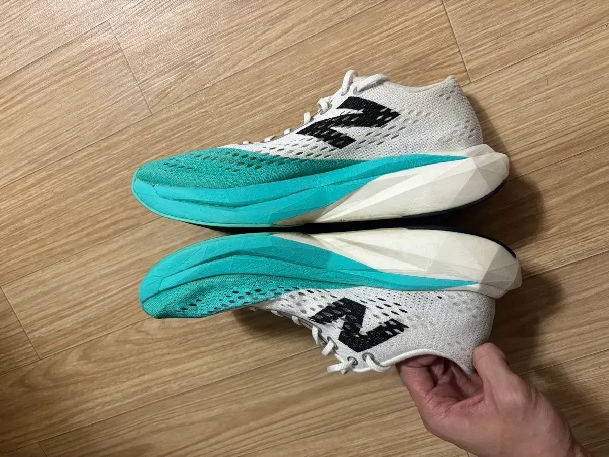 ニューバランス フューエルセル スーパーコンプ SCペーサー v2 - メルカリ