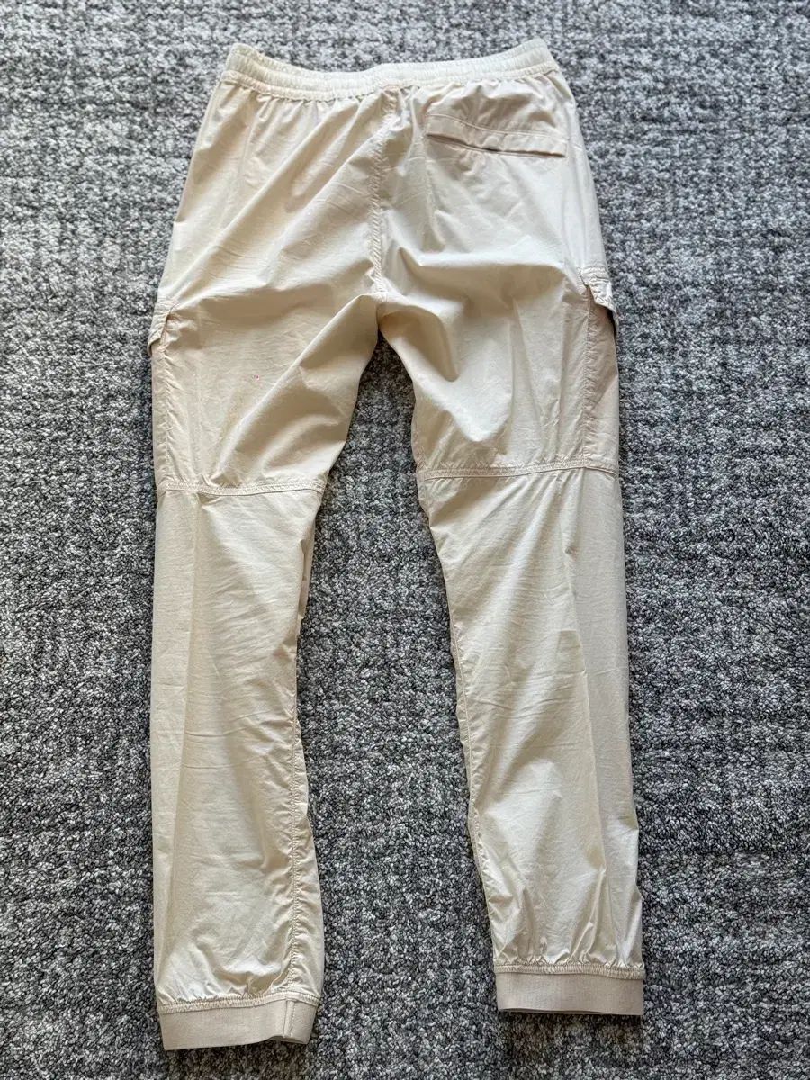 STONE ISLAND ストーンアイランド ベージュ カーゴ ジョガー パンツ 