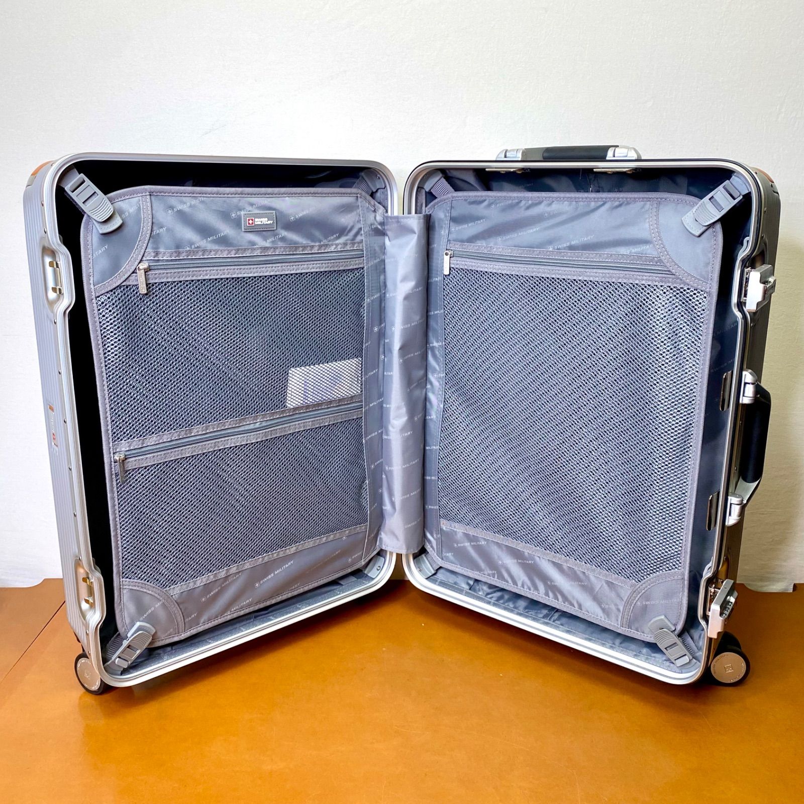 スイスミリタリー スーツケース プレミアム Cタイプ 24インチ 64L SM