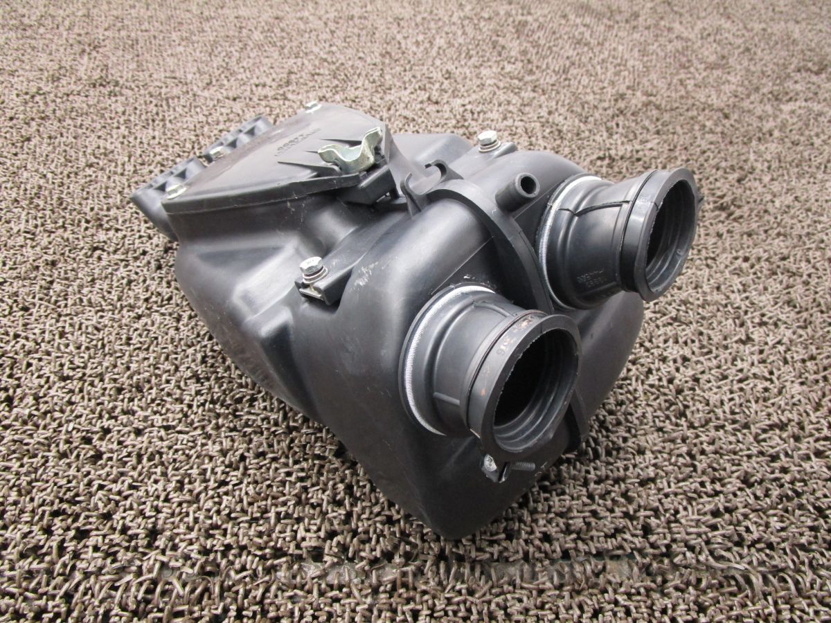 GSX250T エアクリーナーボックス □B2822！GJ51B スズキ 【 GS25X