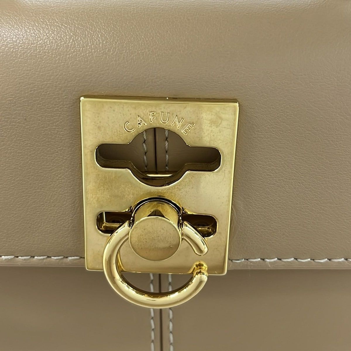 CAFUNE(カフネ) 財布美品 スタンスウォレット ベージュ ショルダー