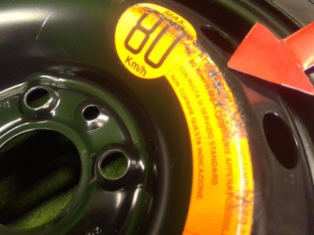 【中古】フィアット 500 ABA-31214 車載工具　テンパータイヤ　スペアタイヤ 自社品番250734
