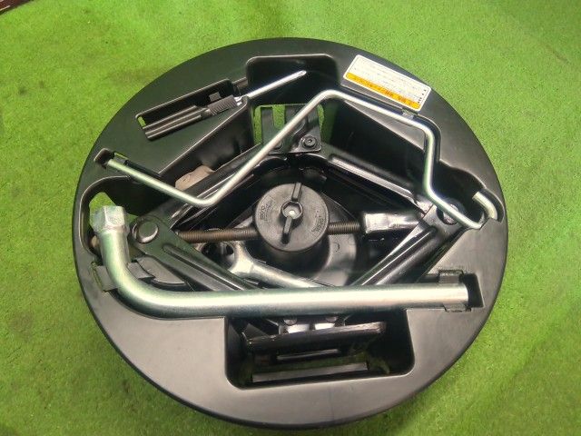 【中古】フィアット 500 ABA-31214 車載工具　テンパータイヤ　スペアタイヤ 自社品番250734