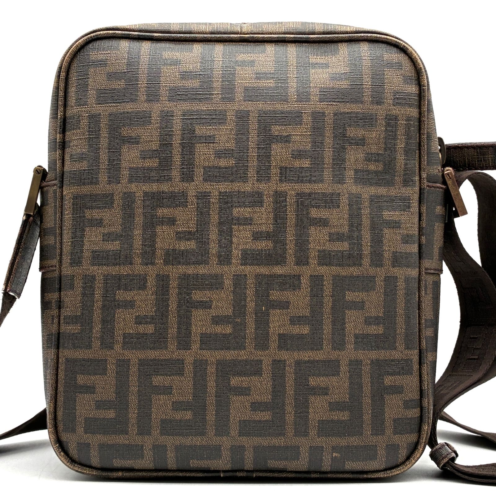 美品 FENDI フェンディ ショルダーバッグ ポシェット ズッカ スクエア 