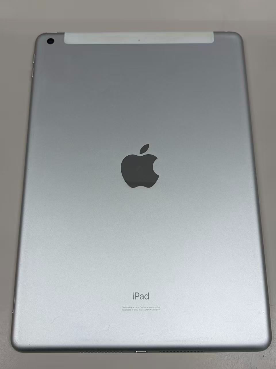 電池93% SIMフリーiPad (第7世代) 32GB シルバー