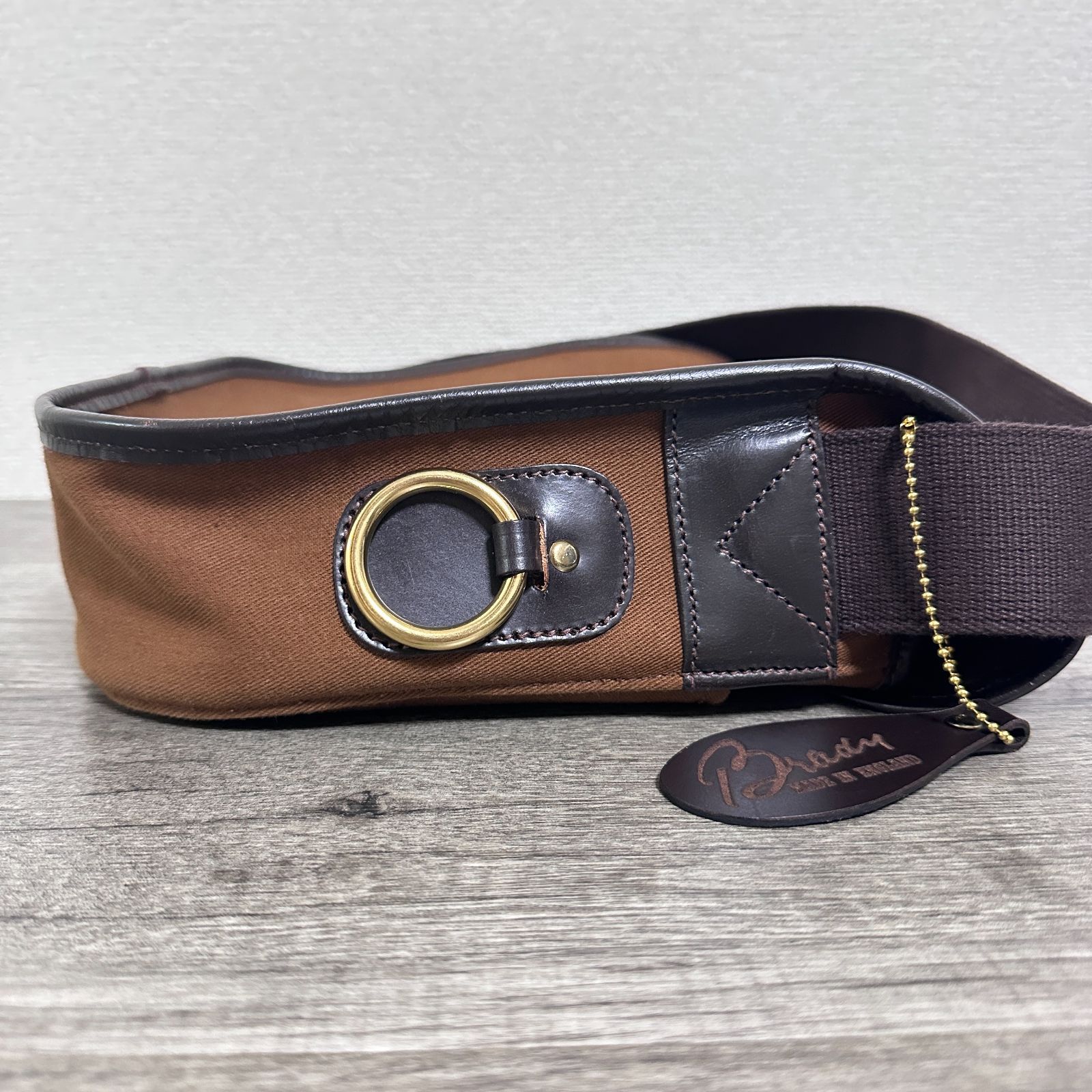 美品 Brady ブレディ STOUR ショルダーバッグ ヘーゼルナッツ(ブラウン 