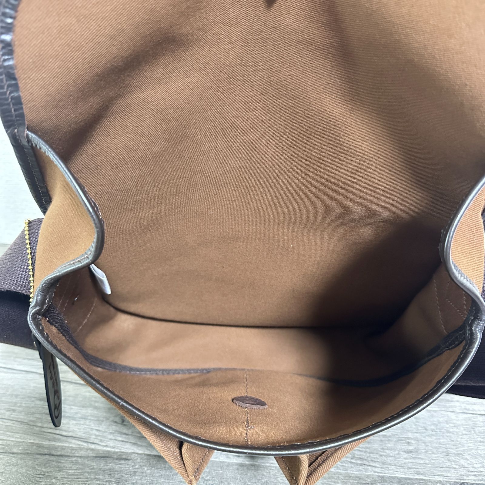 美品 Brady ブレディ STOUR ショルダーバッグ ヘーゼルナッツ(ブラウン 