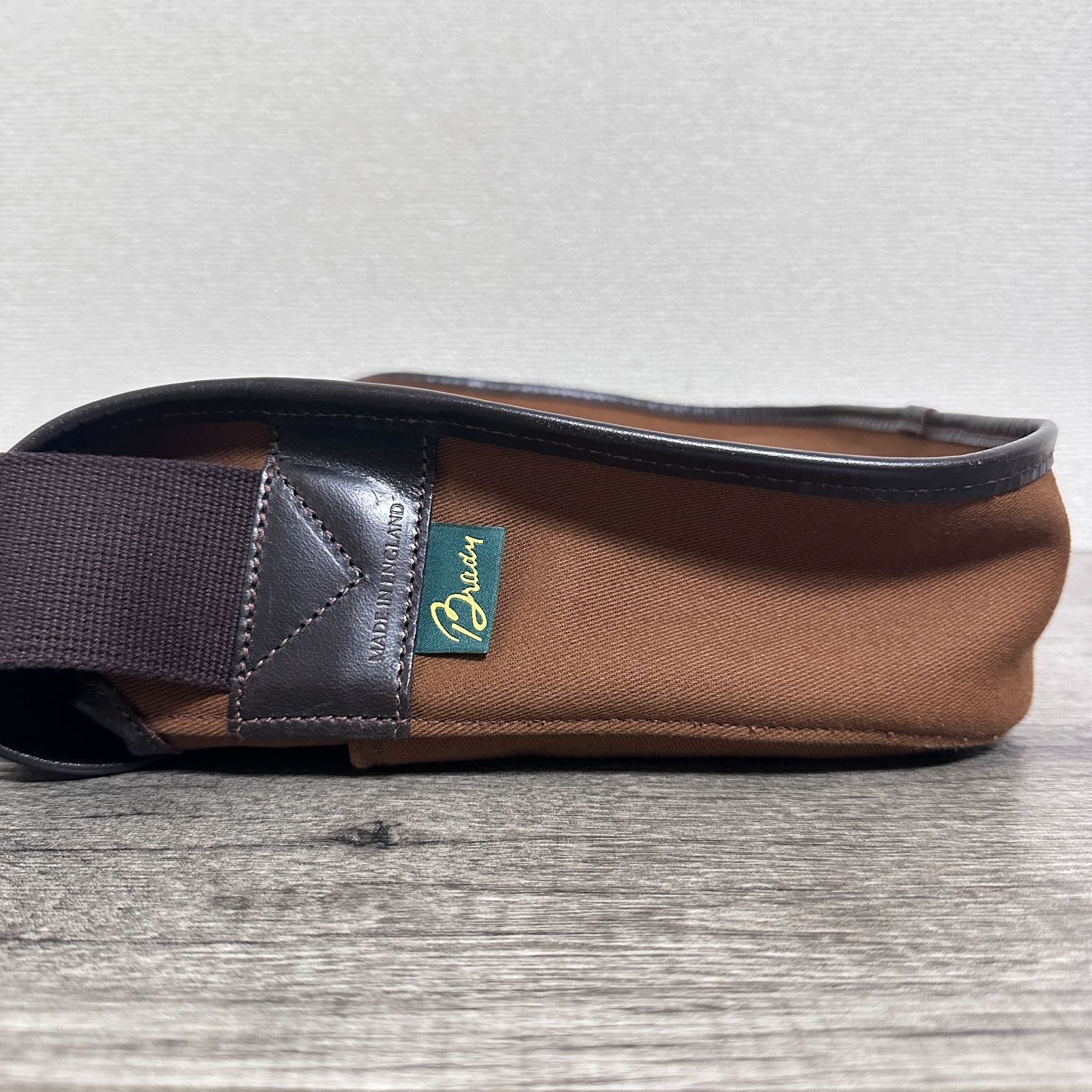 美品 Brady ブレディ STOUR ショルダーバッグ ヘーゼルナッツ(ブラウン 