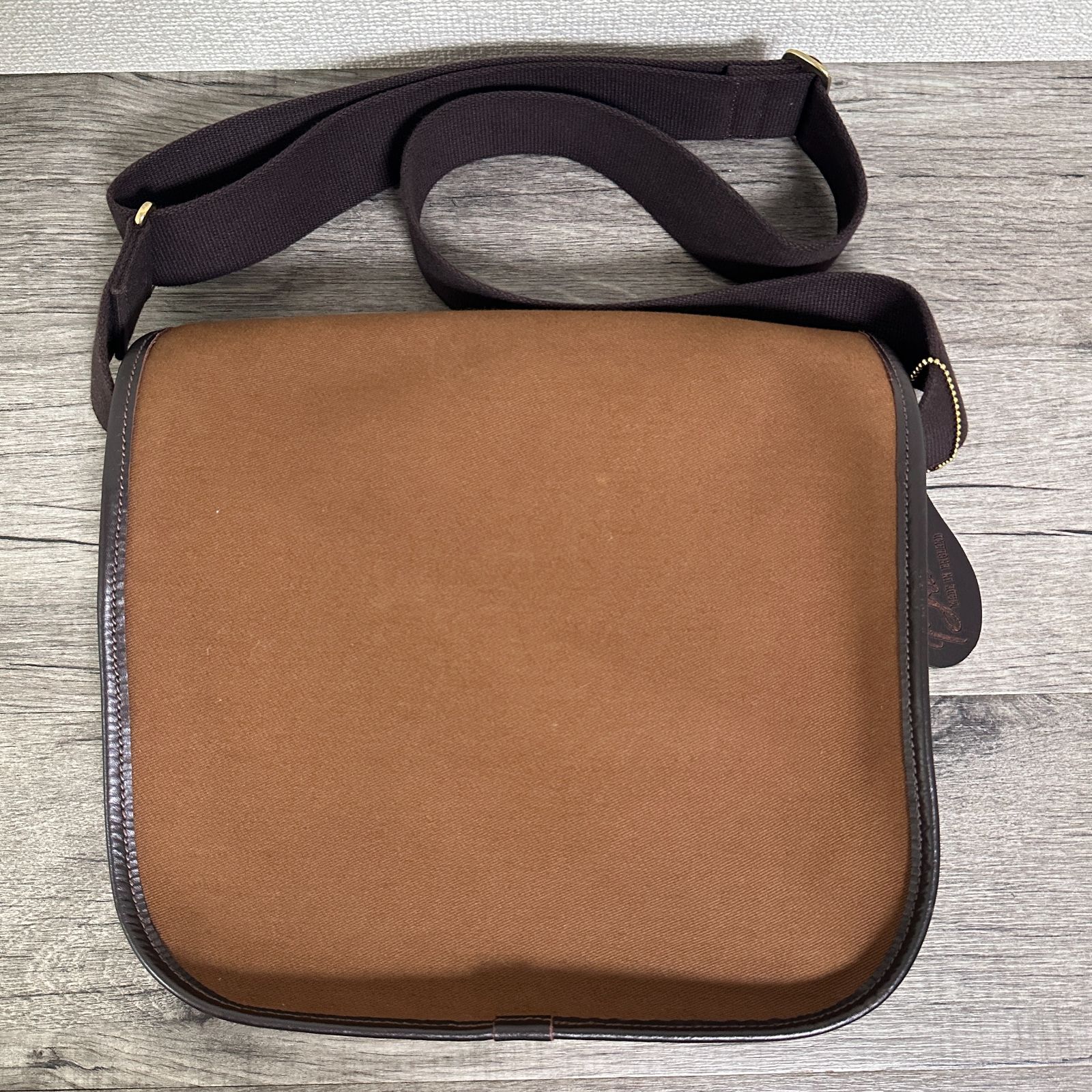 美品 Brady ブレディ STOUR ショルダーバッグ ヘーゼルナッツ(ブラウン 