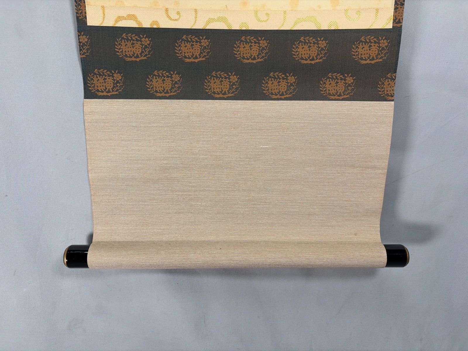 茶道具】大徳寺 黄梅院 小林太玄筆 一行 『錦上添花別是春』 茶掛 掛軸