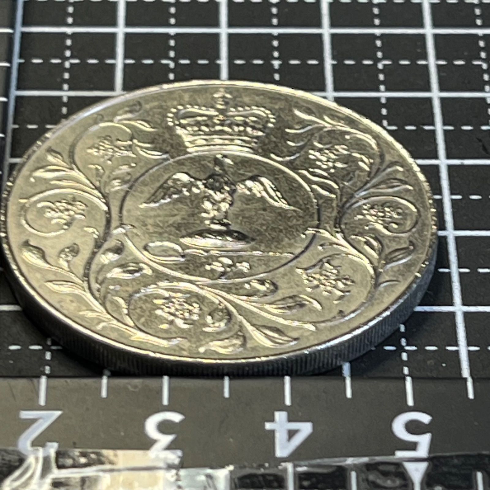 未使用】1977年 英国 クラウン 白銅貨／エリザベス2世 即位25周年