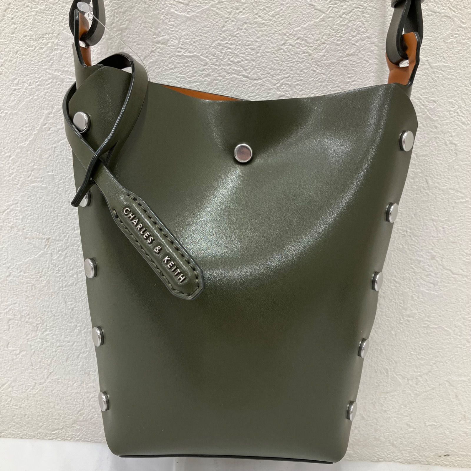 24 CHARLES & KEITH チャールズアンドキース ショルダーバッグ 斜 
