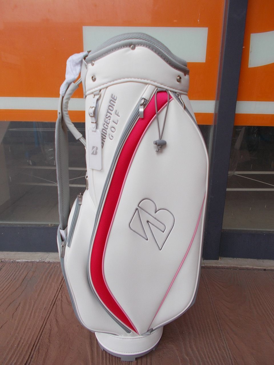 新品☆BRIDGESTONE キャディバッグ 軽量 8型 2.9kg ホワイト/ピンク