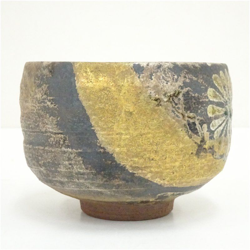 九谷焼 徳山窯 四代 新田邦彦造 花文金彩茶碗（共箱） 茶道 抹茶