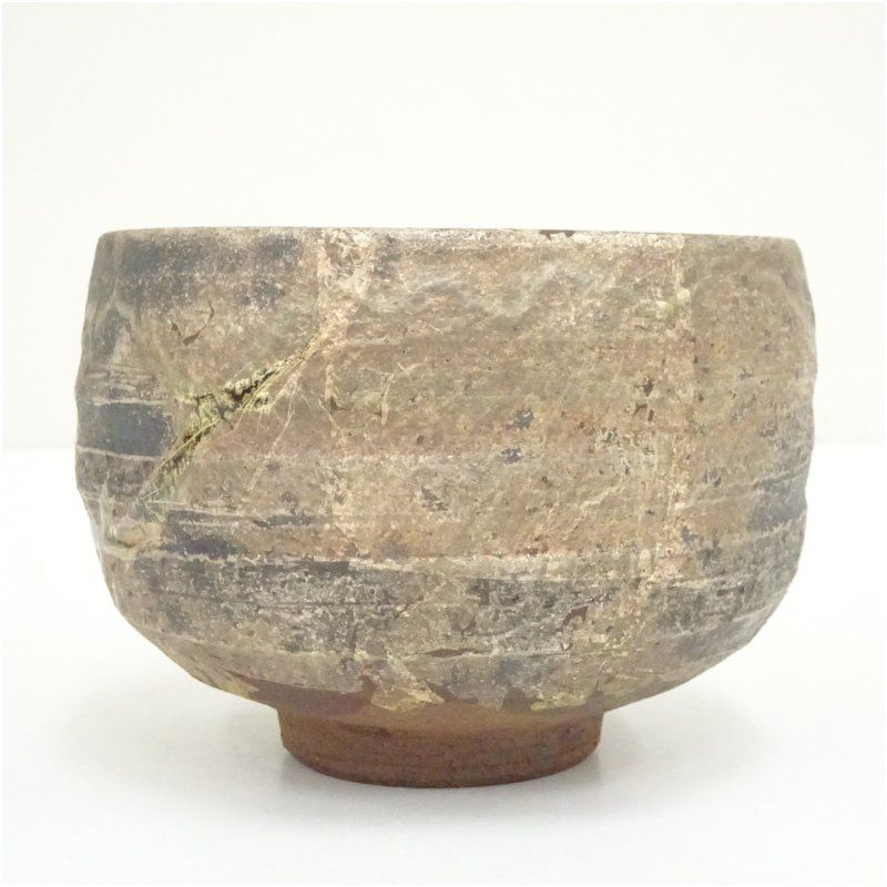 九谷焼 徳山窯 四代 新田邦彦造 花文金彩茶碗（共箱） 茶道 抹茶