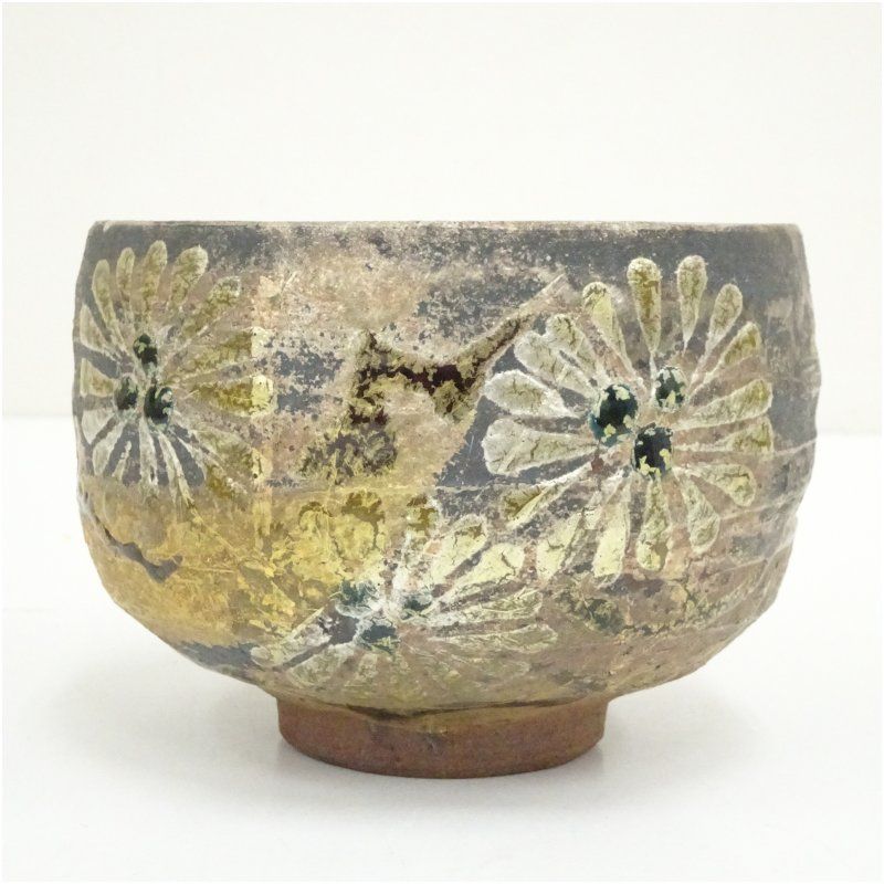 九谷焼 徳山窯 四代 新田邦彦造 花文金彩茶碗（共箱） 茶道 抹茶