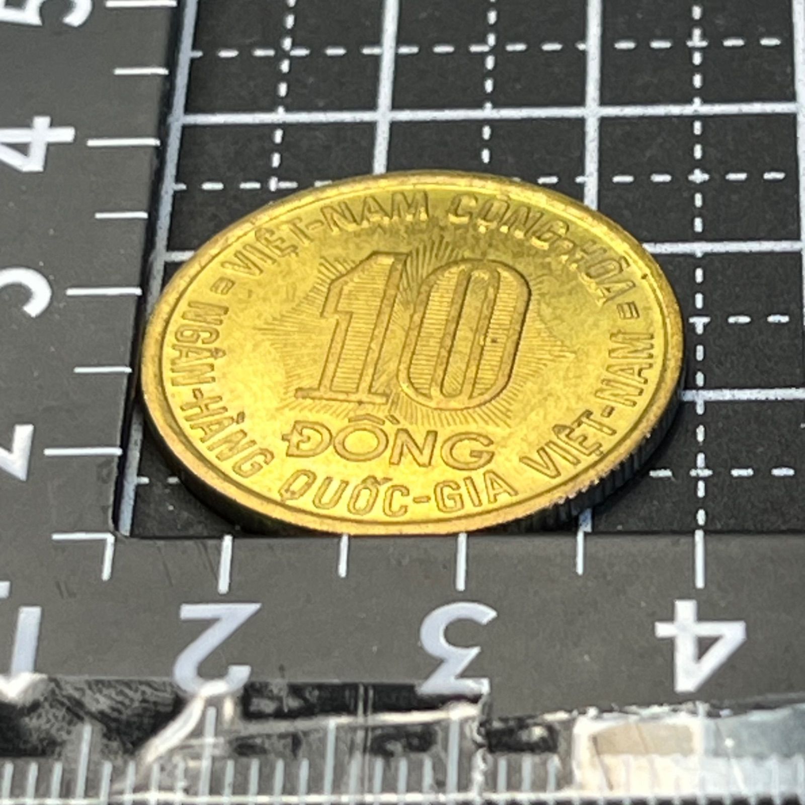 1974年 南ベトナム 10ドン 真鍮メッキ鋼貨／農業増産図 終焉直前発行