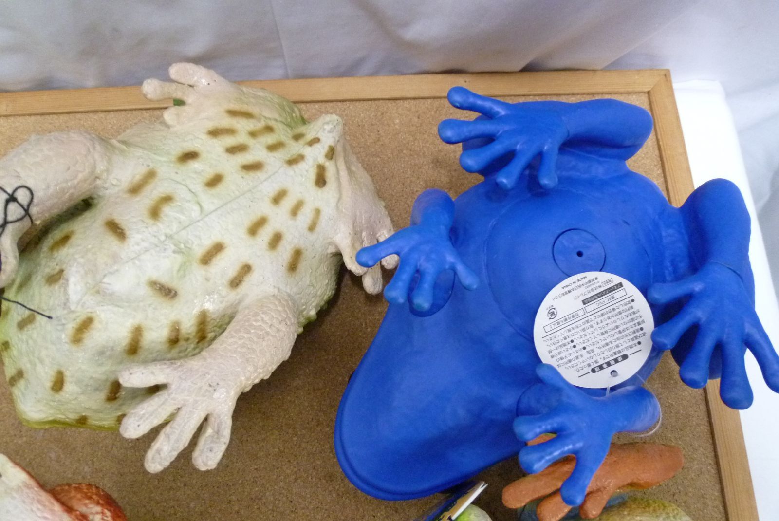  タグ付き 現状品 カエル BIG フィギュア 天然ゴム製 リアル ぬいぐるみ 5匹 セット まとめ 収納ラック 置物 インテリア小物