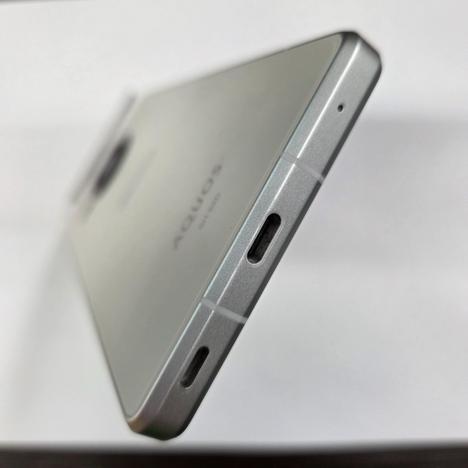 訳あり品】AQUOS R8 docomo 256GB SH-52D ホワイト - メルカリ