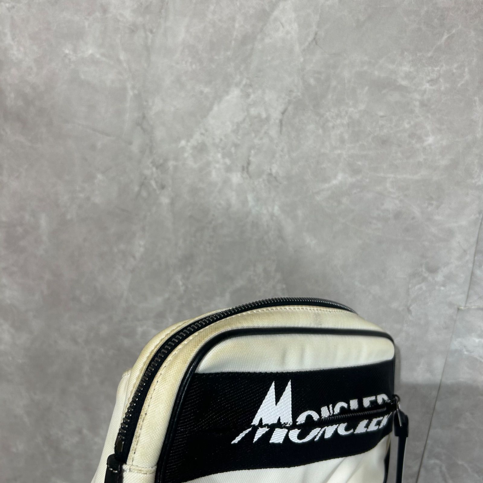 MONCLER モンクレールウエストポーチ ショルダーバッグ ボディバッグ白