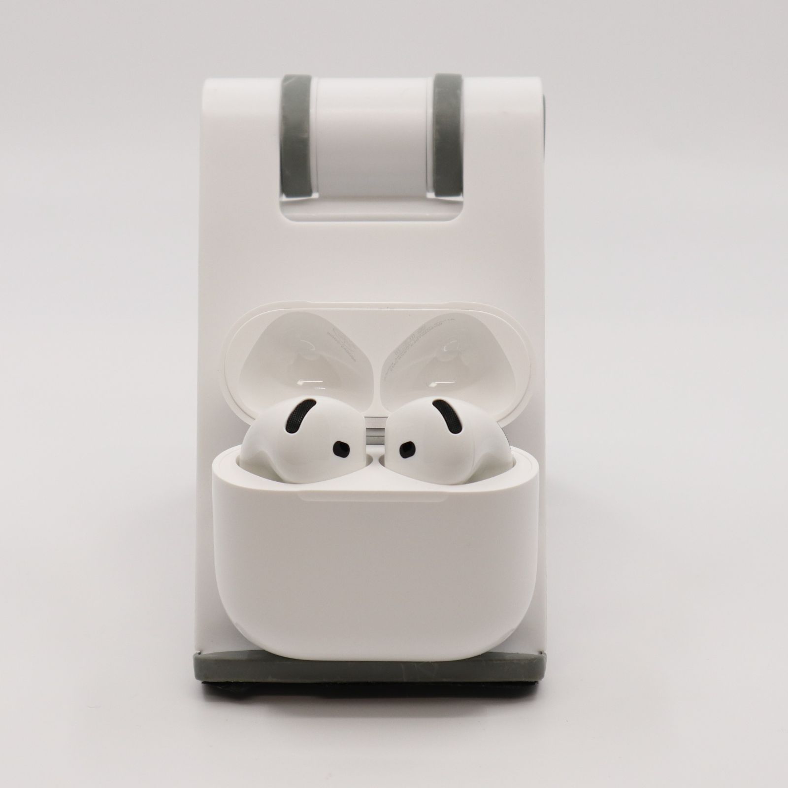 中古】 AirPods 4 ANC アクティブノイズキャンセリング搭載モデル