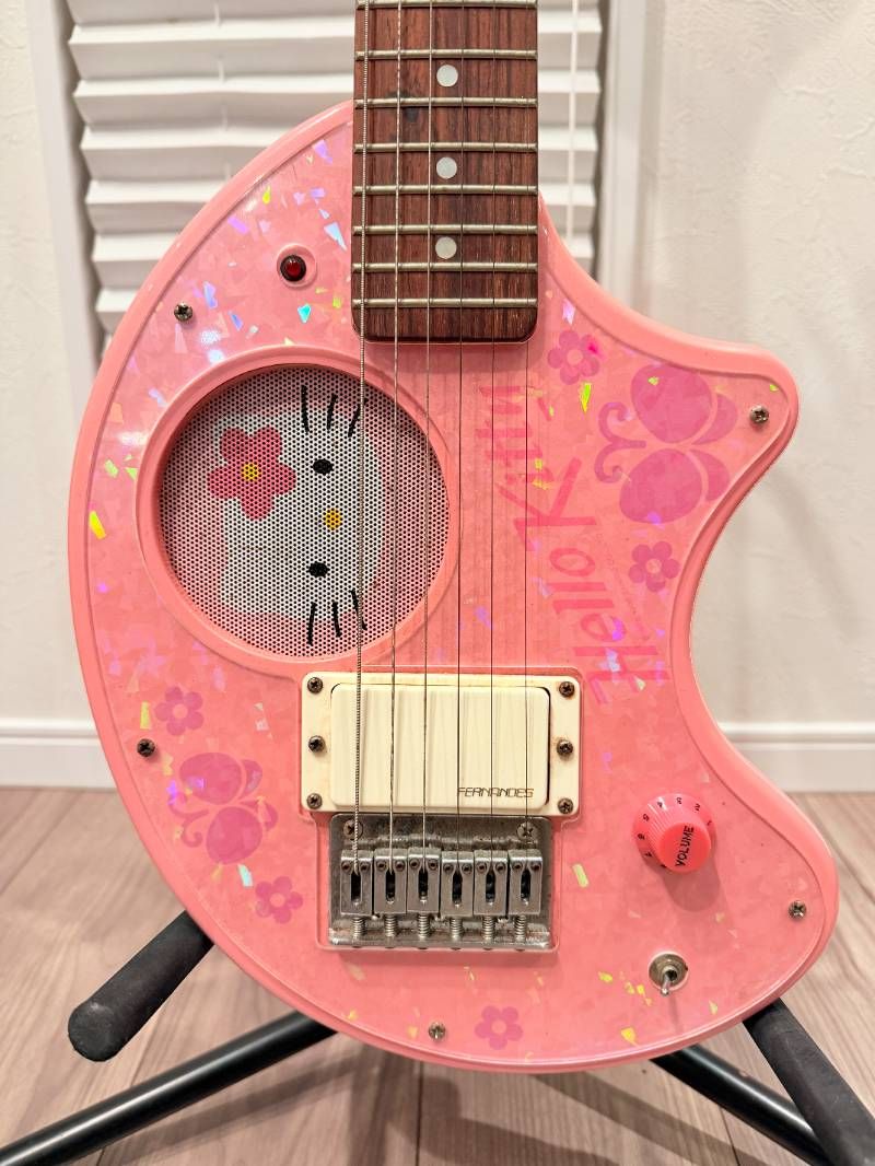 FERNANDES ZO-3 HK ハローキティ アンプ内蔵 ミニエレキギター ピンク