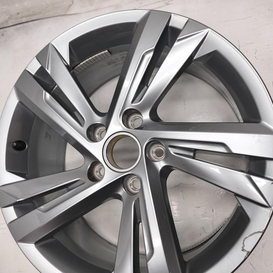 ◇配送先指定あり◇ 希少！ 17x7.5J フォルクスワーゲン ゴルフ8 TSI R