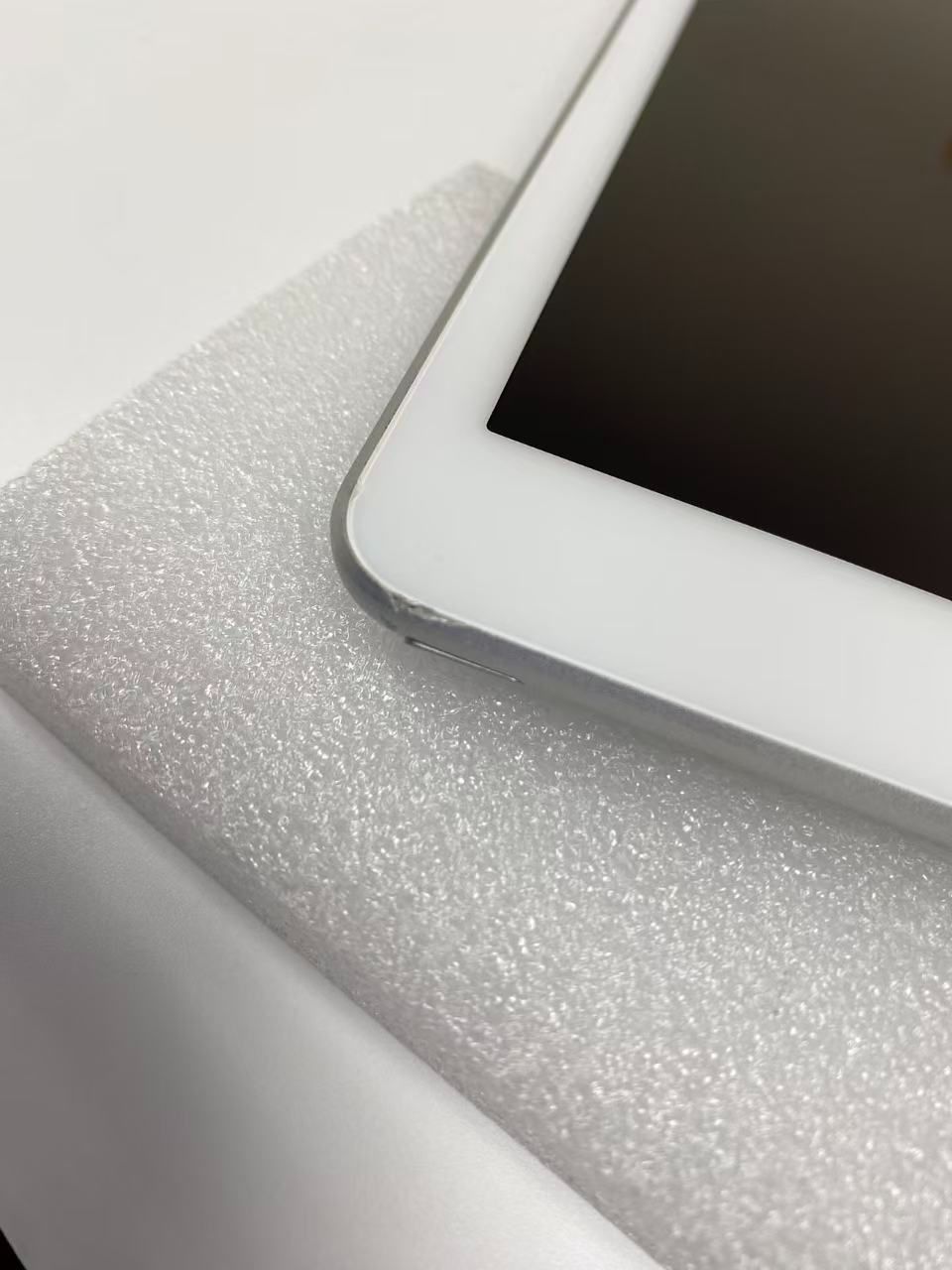 iPad 第7世代 128GB ジャンク品 電源入らず - メルカリ