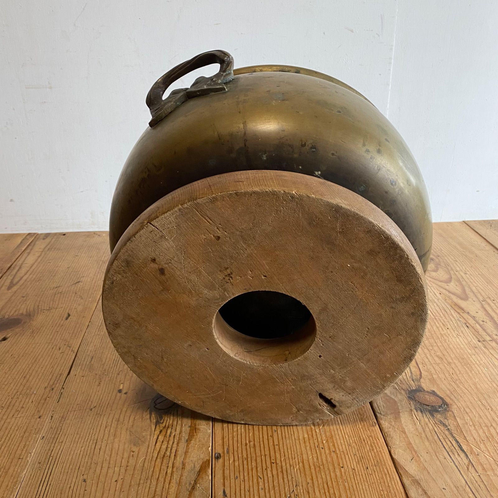 アンティーク 火鉢 金属製 青銅 木製台座付き Y673 - メルカリ