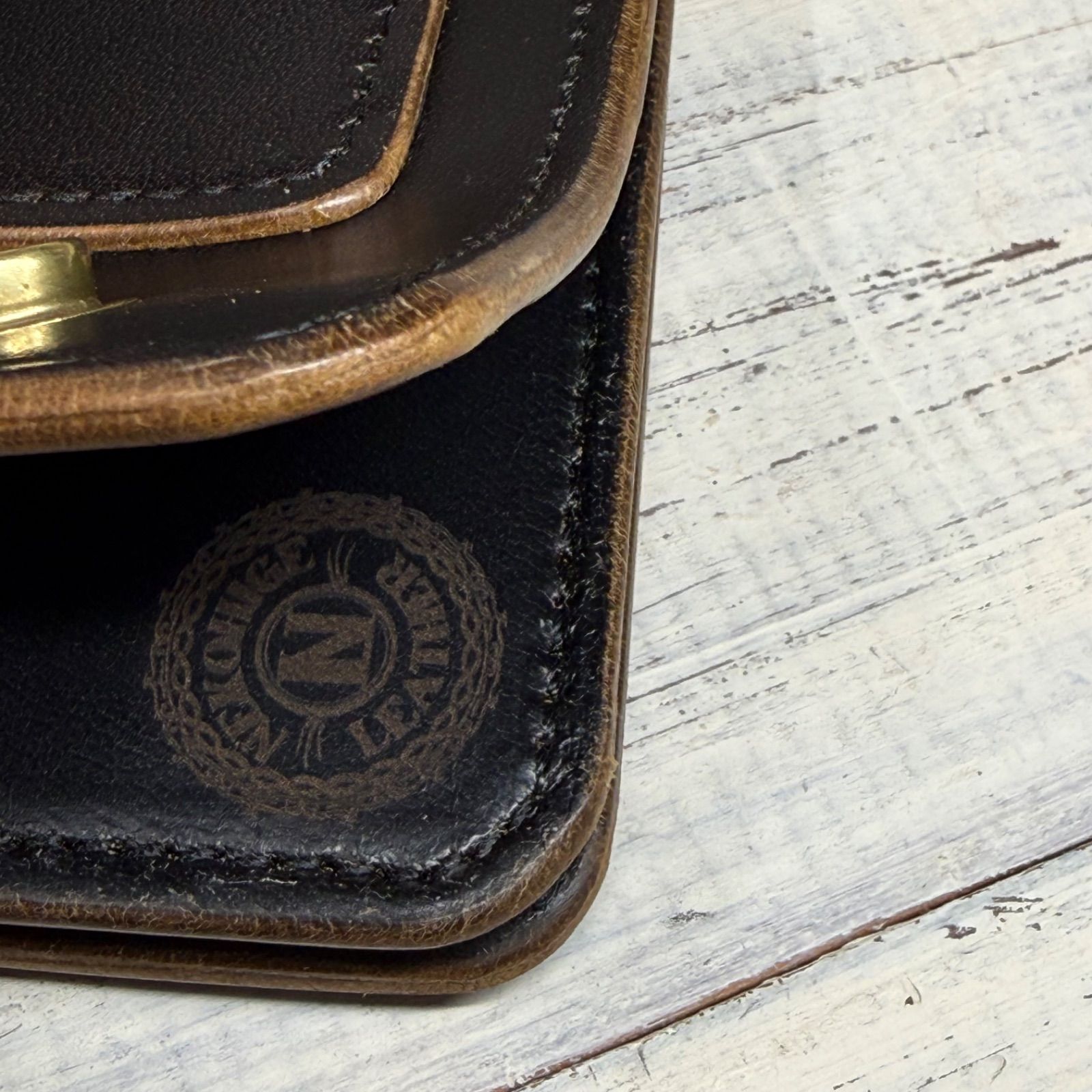 トラッカーウォレット ロング 3層】ホースバット ゴールド universal